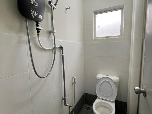 Room for rent in Petaling, Alam Impian