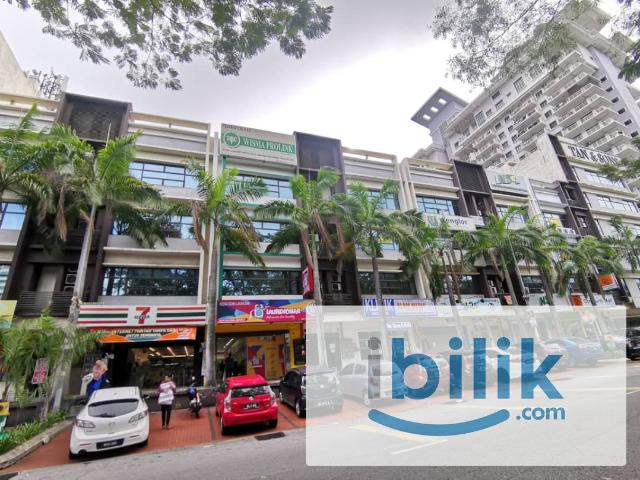 Room for rent in Petaling, Alam Impian