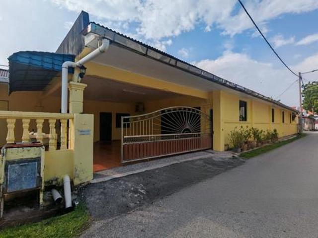 Terraced House for sale in Malaka