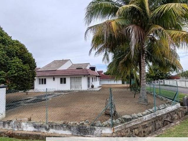 House for sale in Malaka