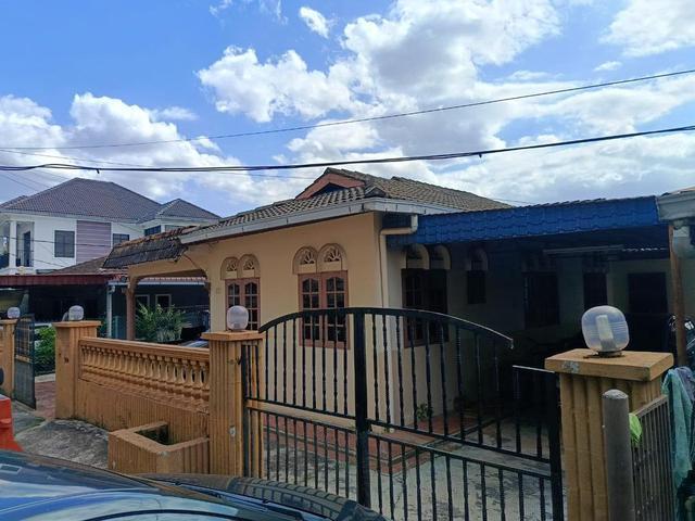 Bungalow for sale in Langat, Selangor