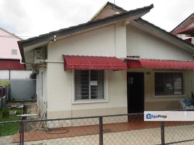 House for sale in Malaka