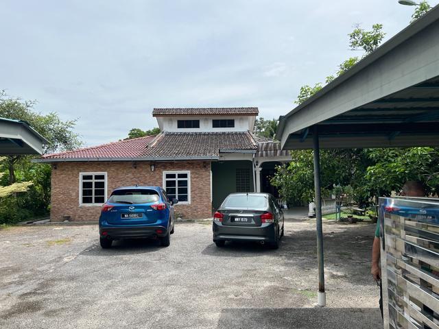 Bungalow for sale in Malaka