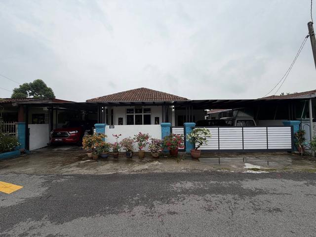 Terraced House for sale in Malaka