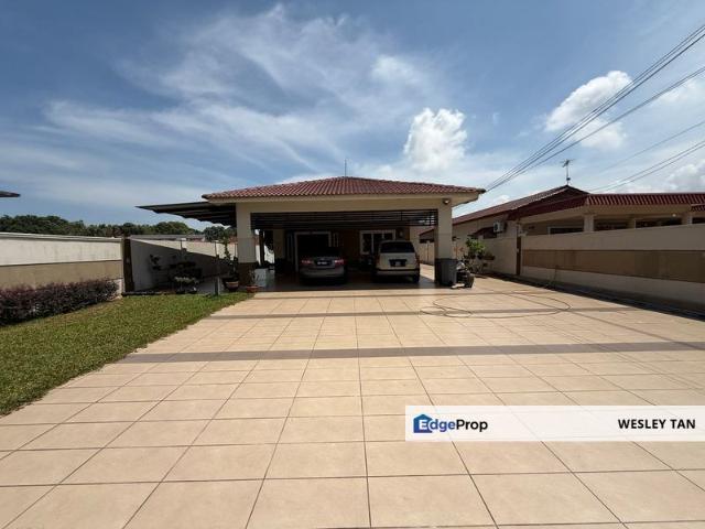 House for sale in Malaka