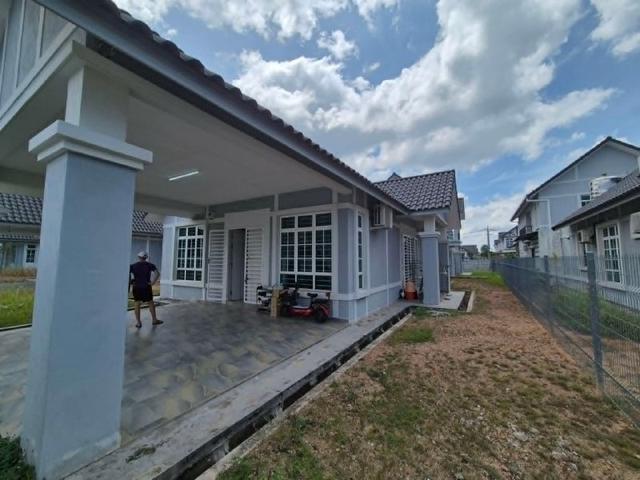 Bungalow for sale in Malaka