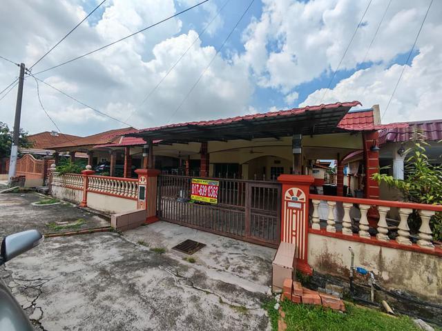 Bungalow for sale in Malaka