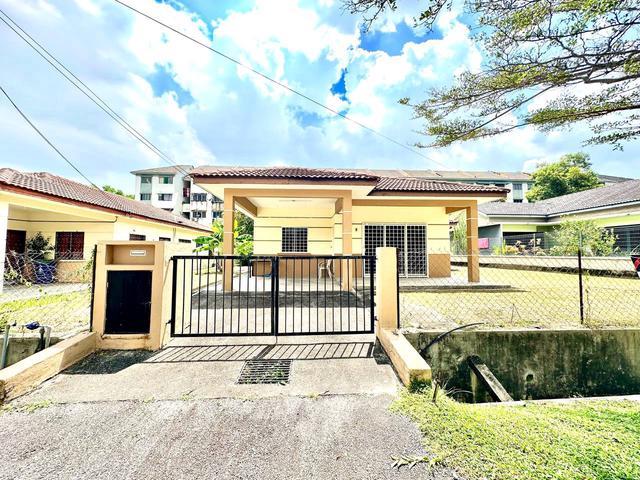 Bungalow for sale in Petaling, Subang Jaya