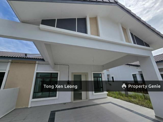 House for sale in Malaka