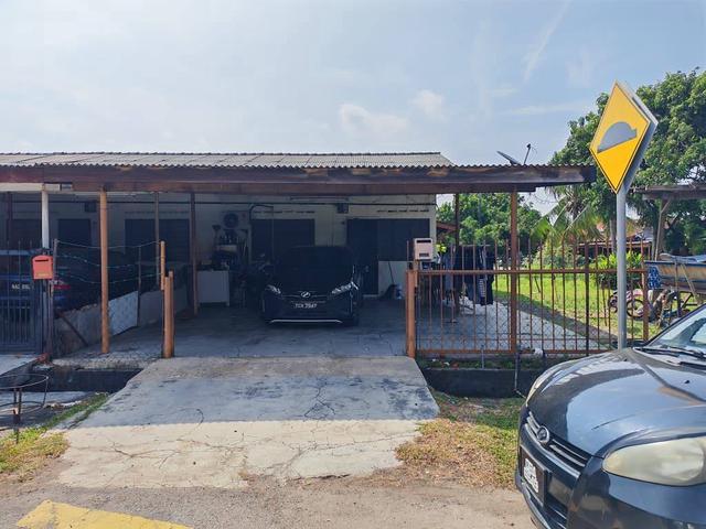 Terraced House for sale in Malaka
