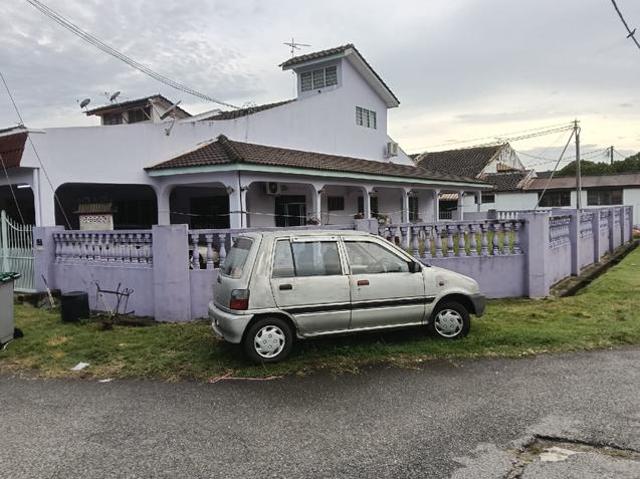 Terraced House for sale in Malaka