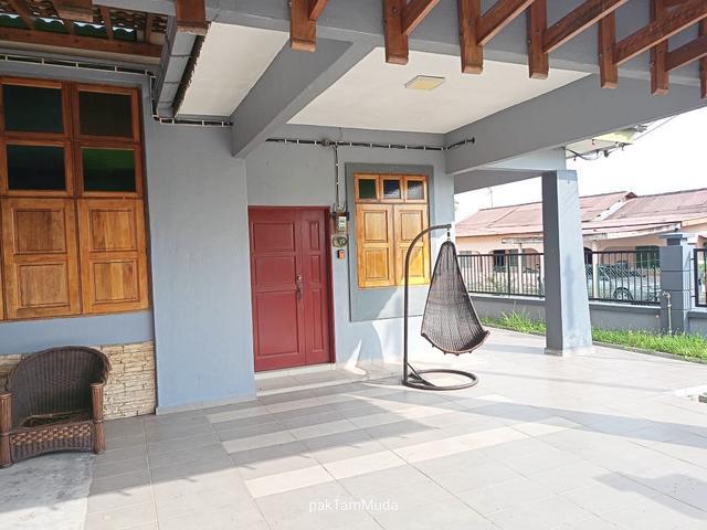 Terraced House for sale in Malaka