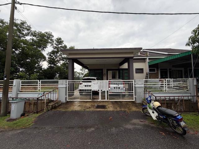 Terraced House for sale in Malaka