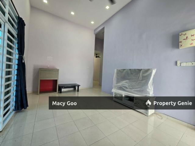 Terraced House for sale in Malaka