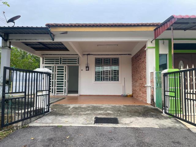 Terraced House for sale in Malaka