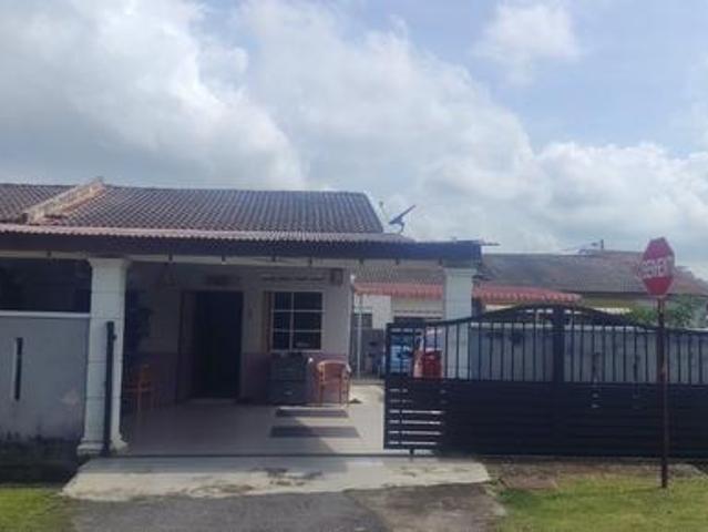 Terraced House for sale in Malaka
