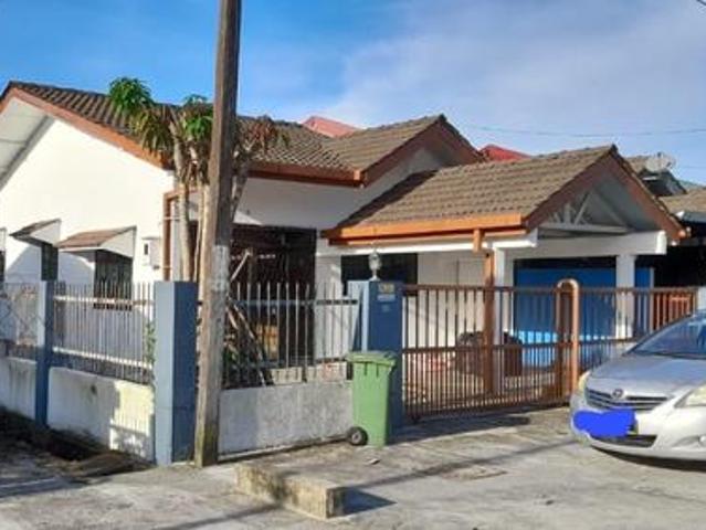 Terraced House for sale in Kuching, Bahagian Kuching