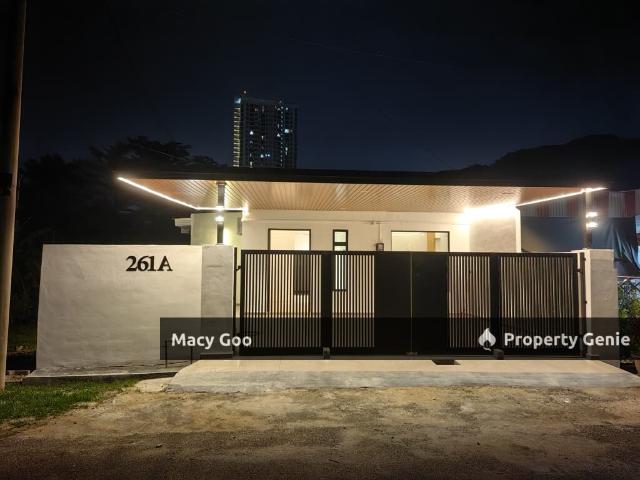 Terraced House for sale in Malaka