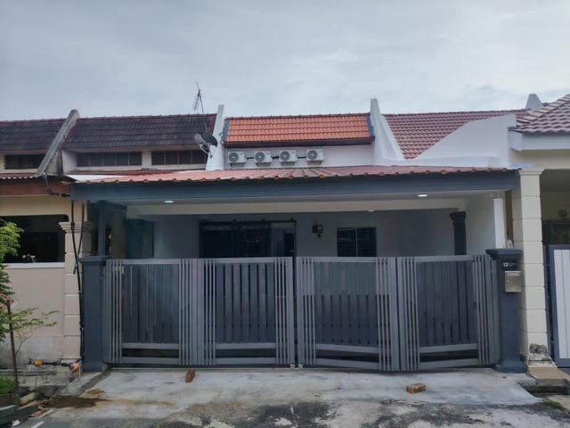 Terraced House for sale in Malaka