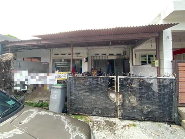 Terraced House for sale in Malaka