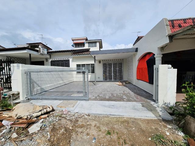 Terraced House for sale in Malaka