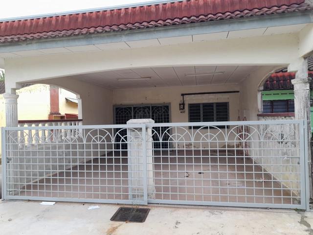 Terraced House for sale in Malaka