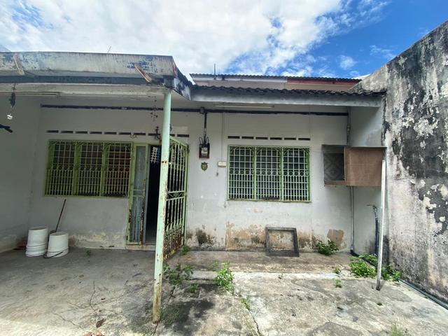 Terraced House for sale in Malaka
