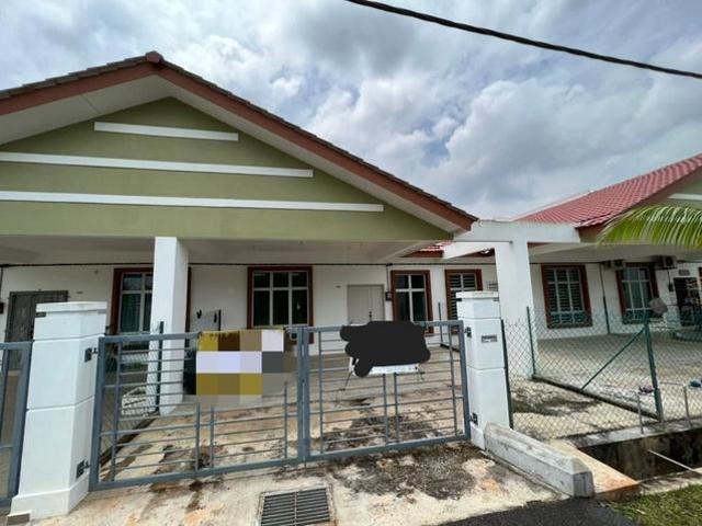 Terraced House for sale in Malaka