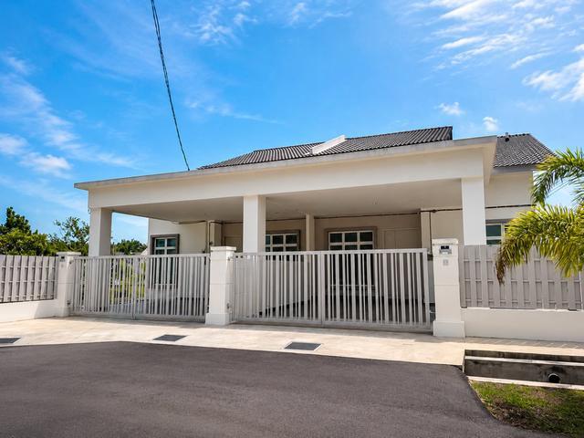 Terraced House for sale in Malaka