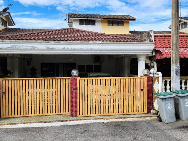 Terraced House for sale in Malaka