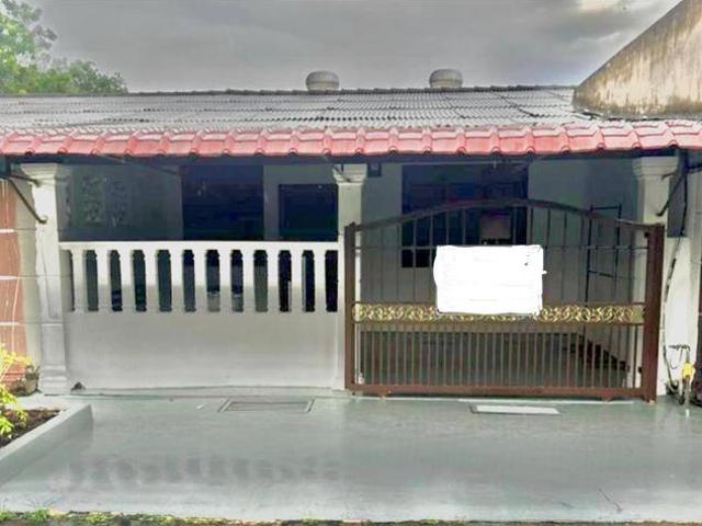 Terraced House for sale in Malaka