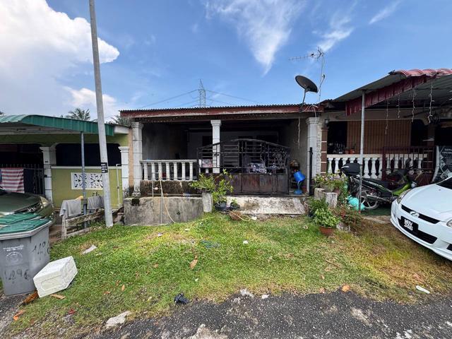 Terraced House for sale in Malaka
