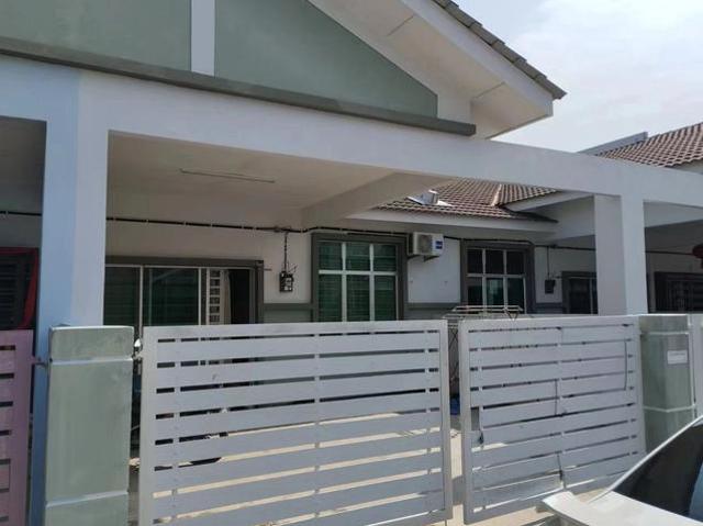 Terraced House for sale in Malaka