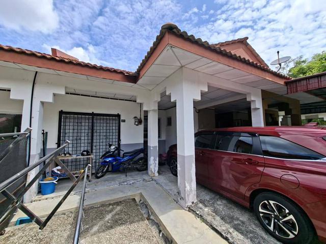 Terraced House for sale in Malaka