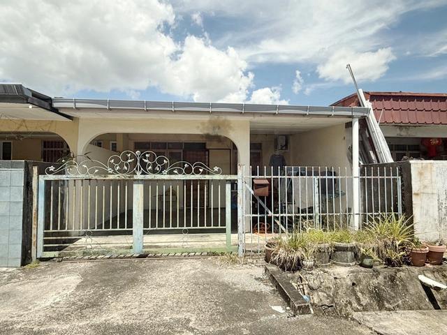 Terraced House for sale in Kuching, Bahagian Kuching