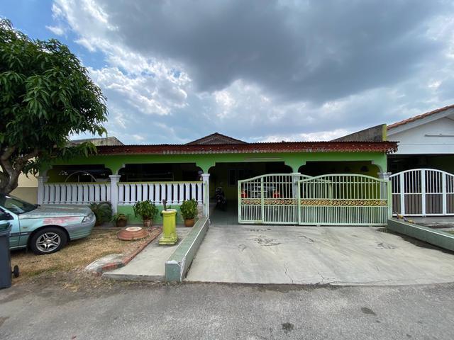 Terraced House for sale in Malaka