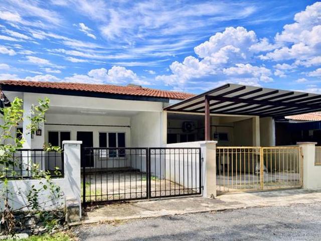 Terraced House for sale in Malaka