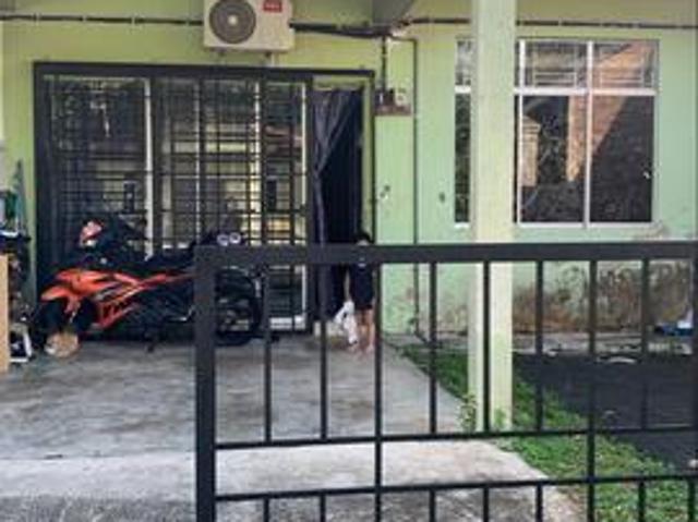 Terraced House for sale in Malaka