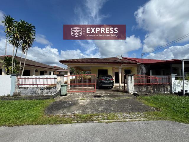 Terraced House for sale in Long Miri