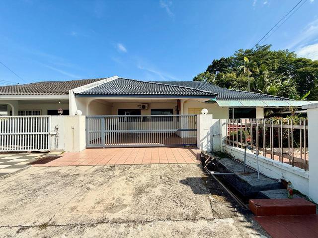Residential House for sale in Long Miri