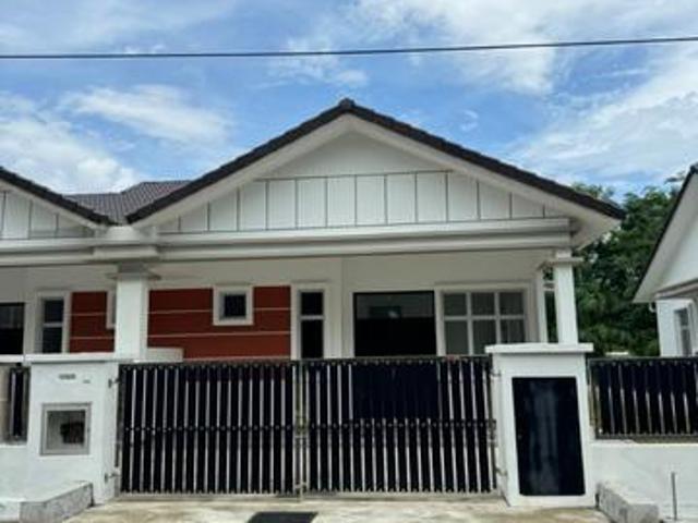 Residential House for sale in Batu Pahat, Johor