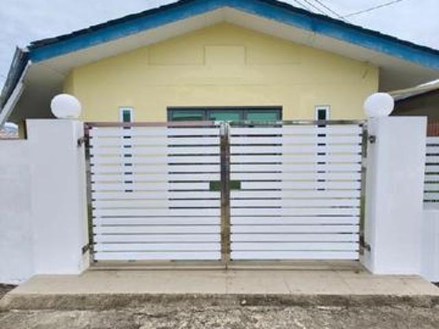 Residential House for sale in Long Miri