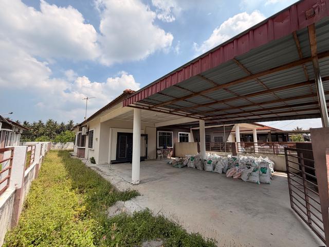 Residential House for sale in Tanjong Karang, Selangor
