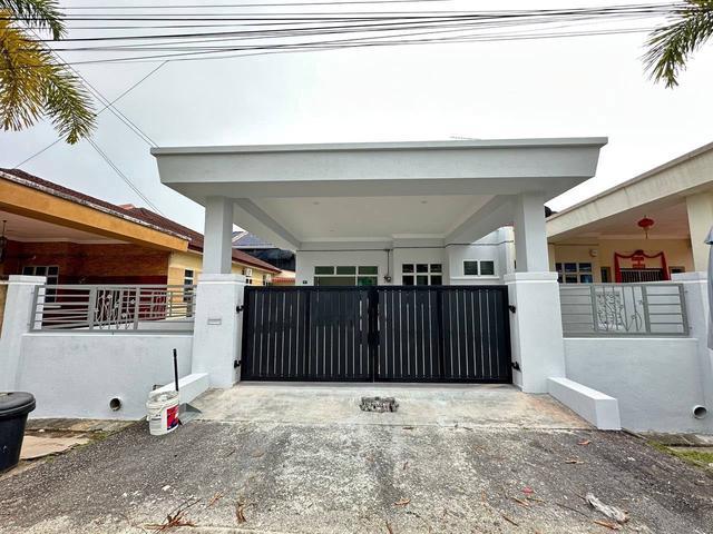 Residential House for sale in Batu Pahat, Johor