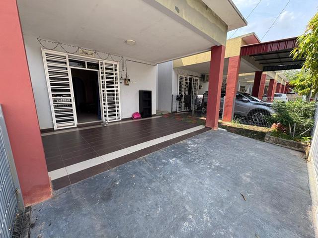 Terraced House for sale in Malaka