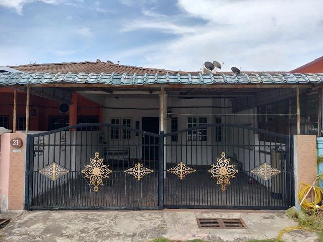 Terraced House for sale in Malaka
