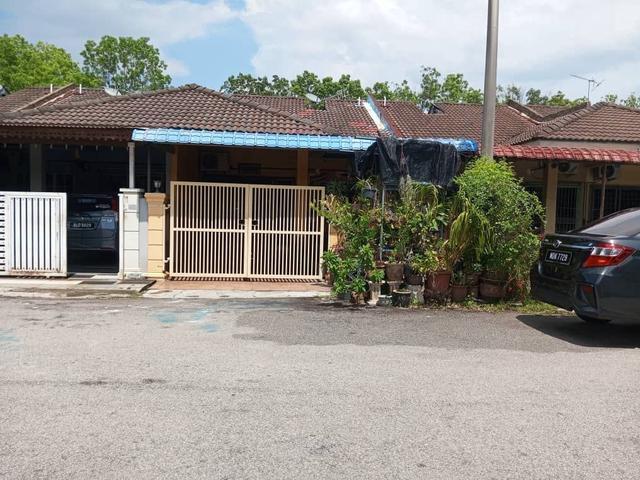 Terraced House for sale in Malaka