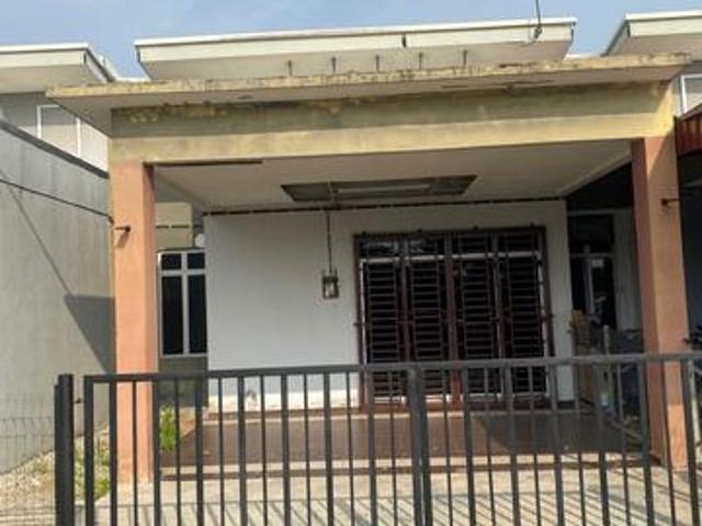 Terraced House for sale in Malaka