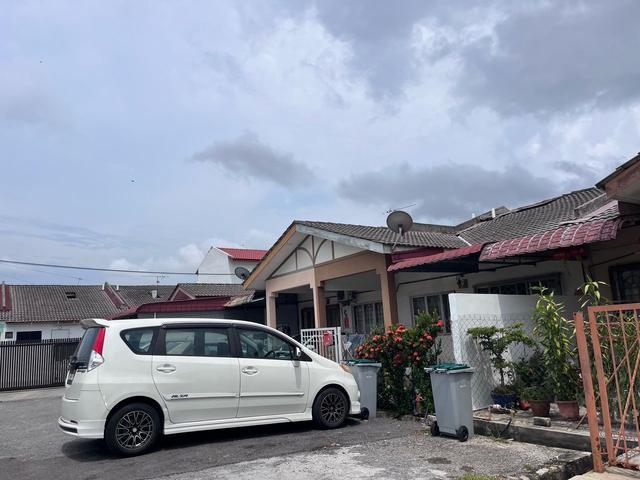 Terraced House for sale in Malaka