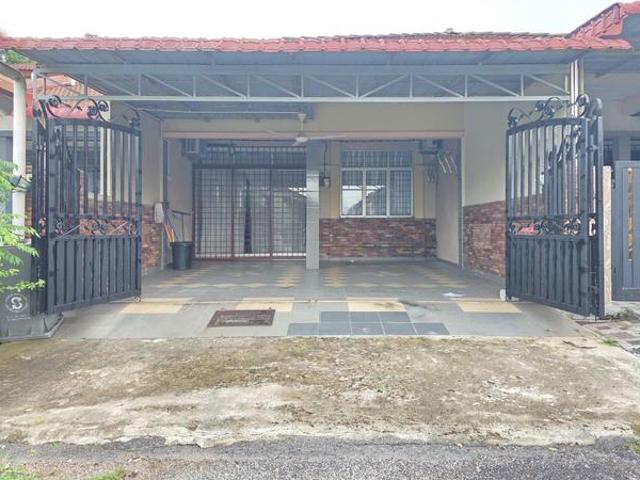 Terraced House for sale in Malaka
